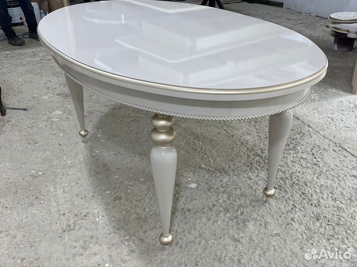 Столы и стулья