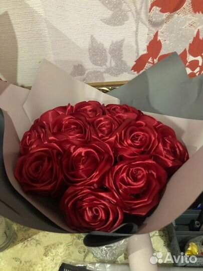 Розы из атласных лент