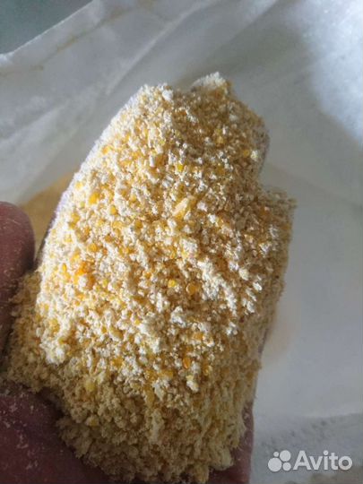 Кукуруза молотая в мешках