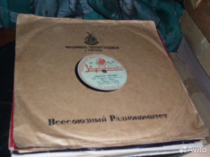 15 коробок пластинок всех жанров к патефону 300 шт