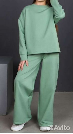 Спортивный костюм новый на девочку р. 152