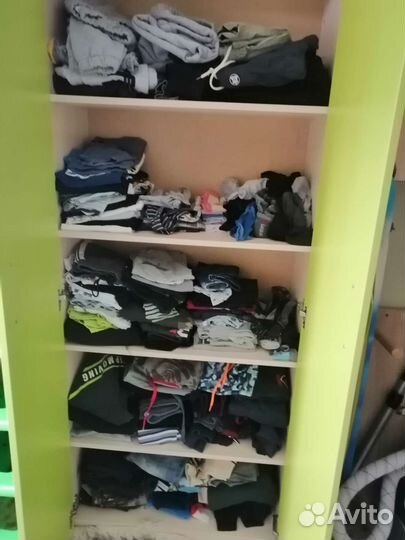 Шкаф, стол, пенал в детскую