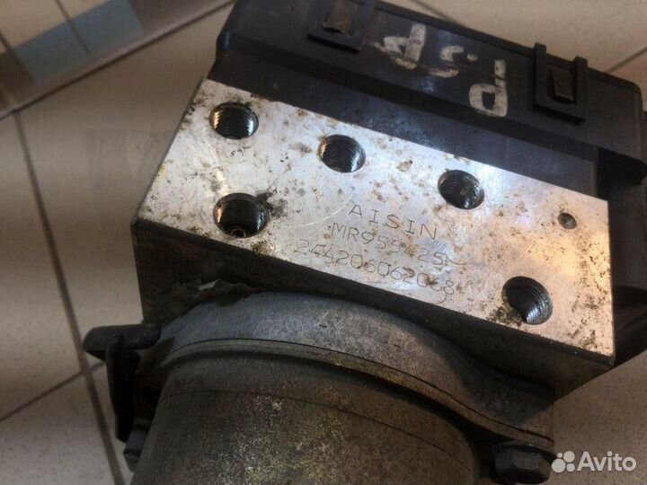 Блок ABS (насос) Mitsubishi Pajero Sport K9