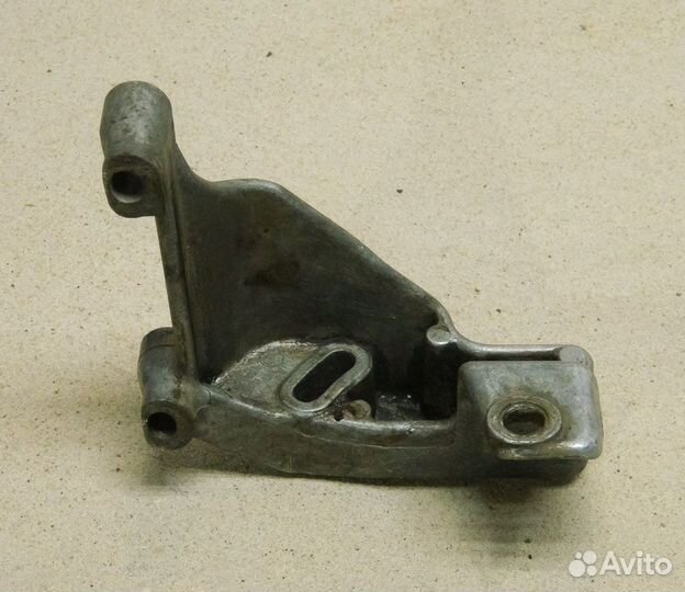 Кронштейн гур Audi 80 B3 1.8