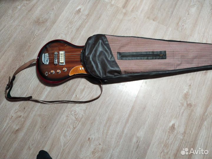 Электро бас гитара 
