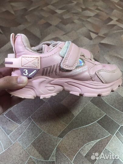 Кроссовки для девочки