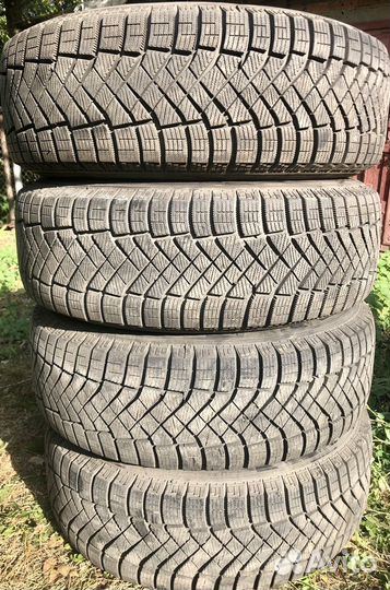 R16 Pirelli Ice Zero FR 215/65, PCD 5x114.3 DIA 67.1
