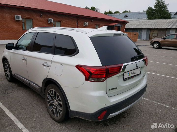 Mitsubishi Outlander 2.4 CVT, 2018, 100 000 км