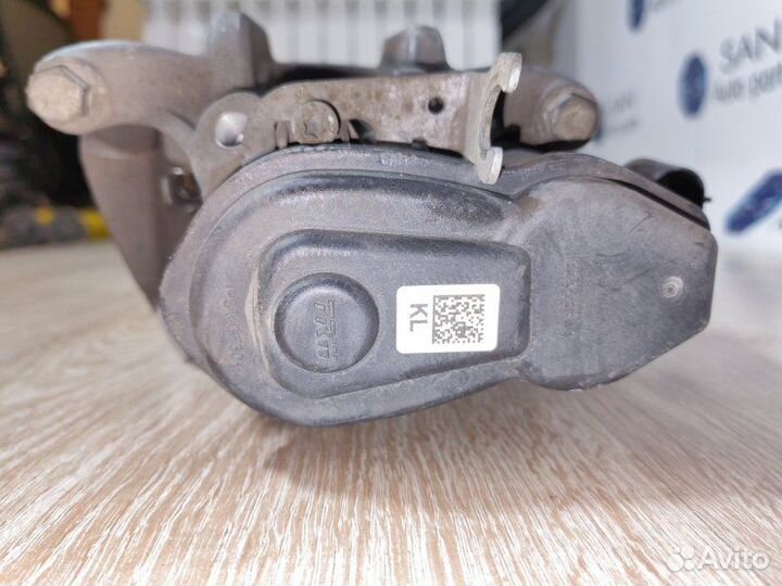 Суппорт задний левый Bmw 5 F10 N52B25 2011