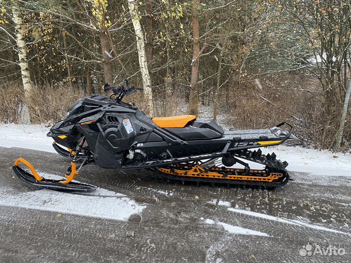 BRP Ski-doo Summit X Expert 154 tuch screen