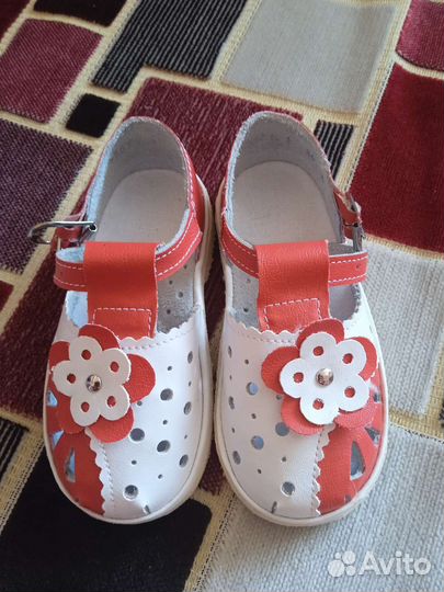 Босоножки для девочки новые