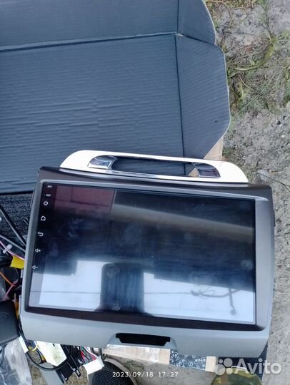 Гу на автомобиле