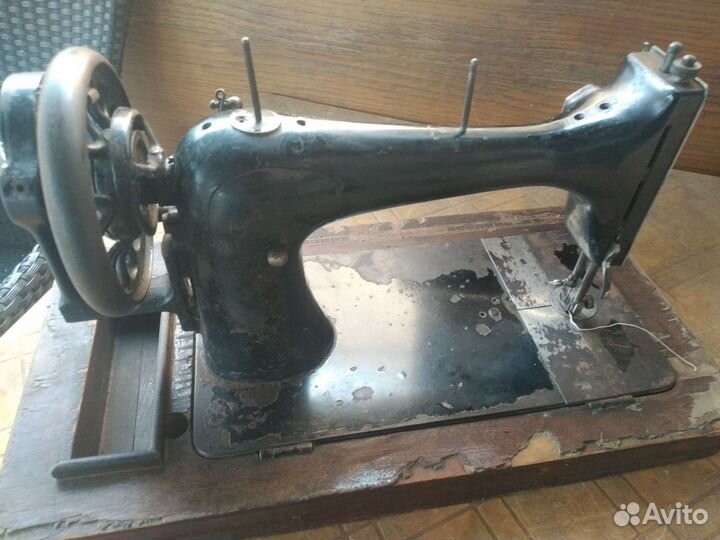 Антикварная швейная машина Frister & Rossmann