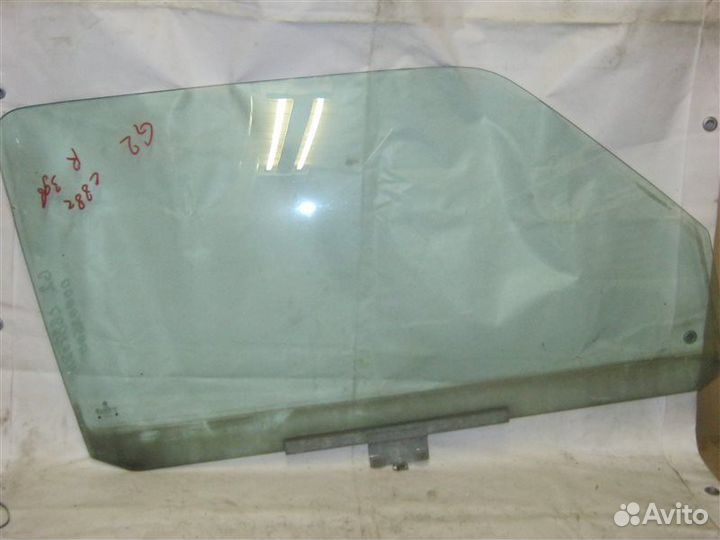 Стекло двери передней правой Volkswagen Golf