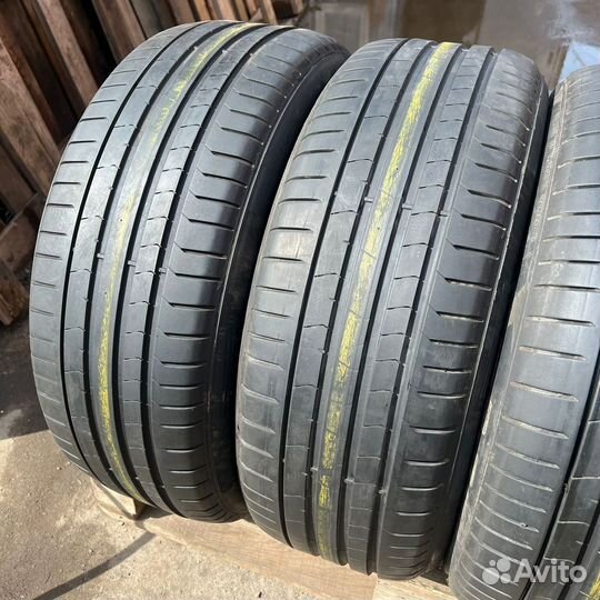 Pirelli P Zero PZ4 235/50 R19