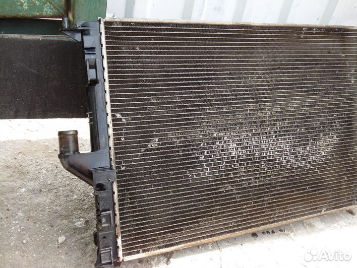 Радиатор охлаждения Рено Логан Сандеро 1