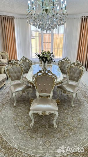 Стол и стулья 