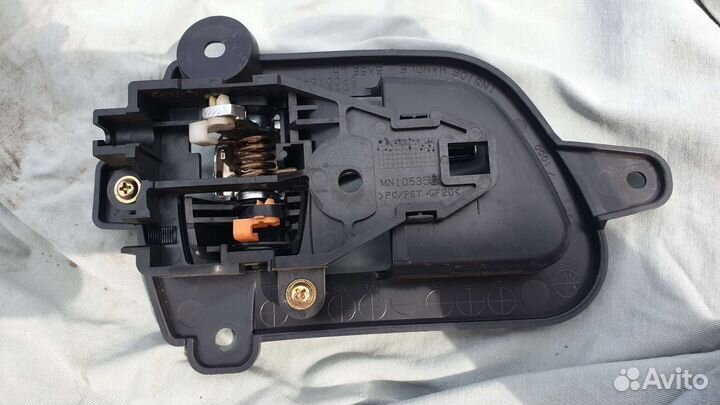 Внутренняя ручка двери Mitsubishi Outlander XL