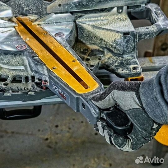 Пила торцовочная dewalt DCS727N FlexVolt 250mm XPS