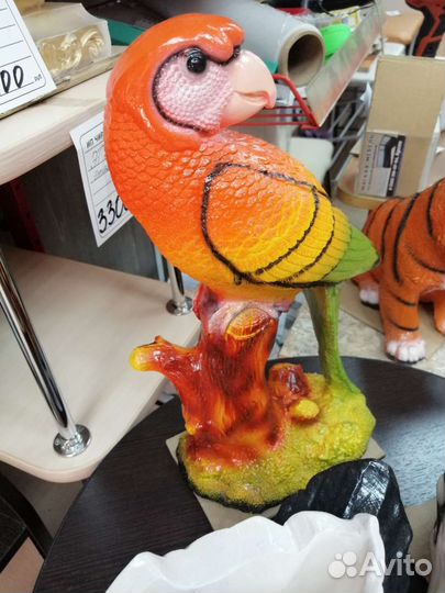 Копилка и статуэтка