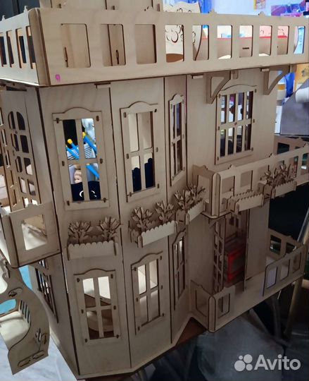 Большой кукольный домик
