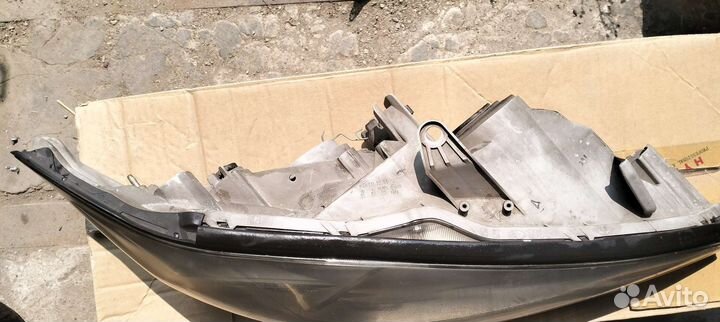 Правая (по ходу движения) фара