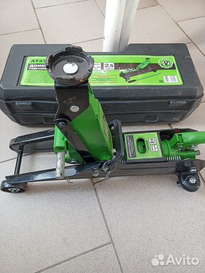 Домкрат гидравлический подкатной 2,5 тонны