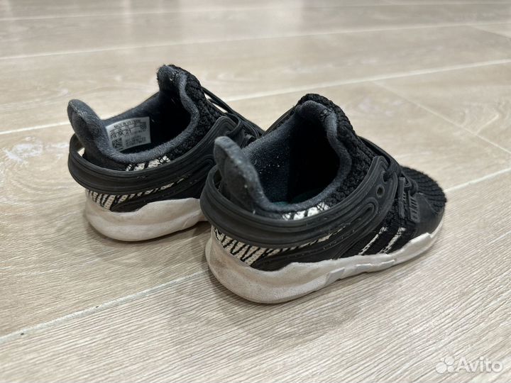 Кроссовки adidas