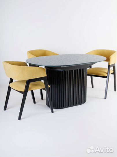 Круглый стол из массива