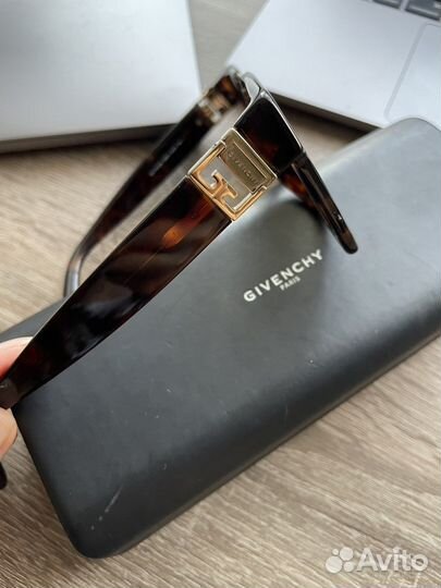 Солнцезащитные очки givenchy