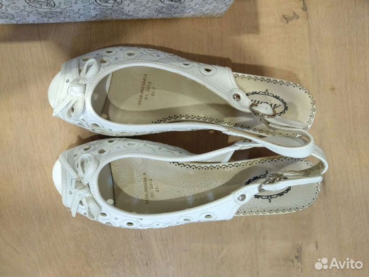 Босоножки 37