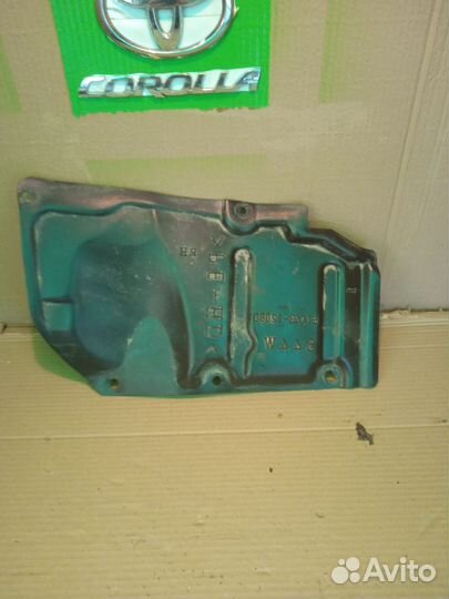 Пыльник моторного отсека правый Тойота Королла 150