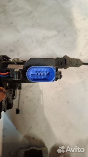 Замок передний левый двери Октавия a5