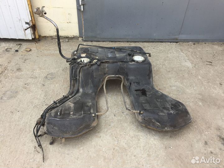 Бензобак audi A8 D3 quattro