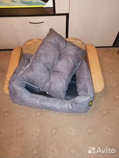 Лежанка для животных деревянная с подушкой