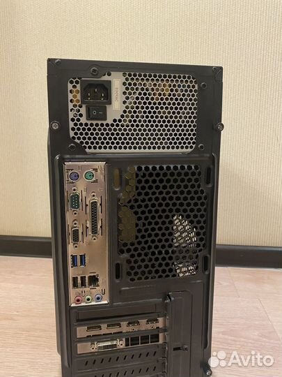 Игровой компьютер с монитором