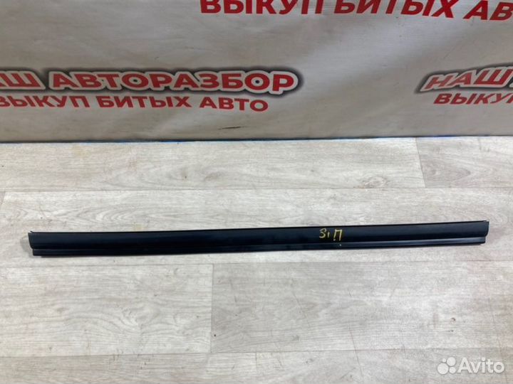 Уплотнитель стекла двери задний правый Datsun