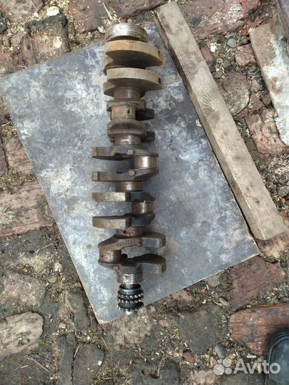 Коленвал на Мерс 124