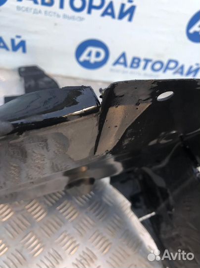 Б/У Подкрылок передний правый задняя часть#001