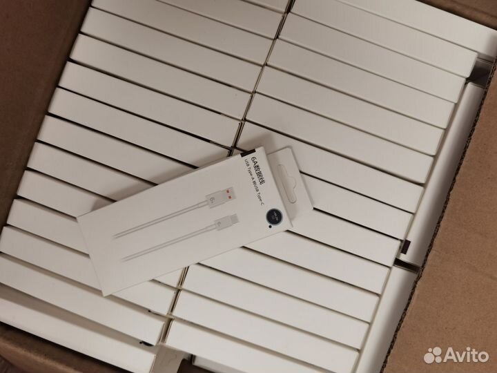 Type-c/Lightning. USB/Type-c. USB/Lightning