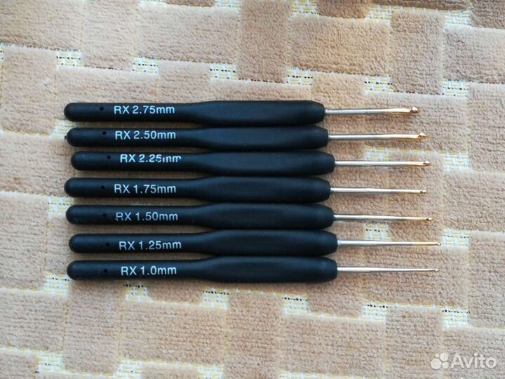 Крючки для вязания. Есть тоненькие для кружева