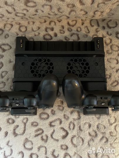 Sony PS4 pro/1tb/2 геймпада и игры