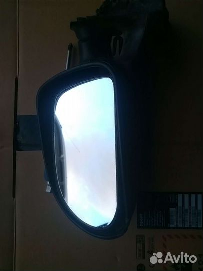 Боковое зеркало