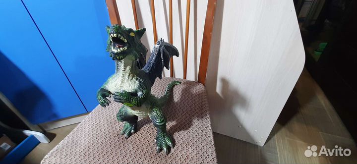 Три больших динозавра, одним лотом