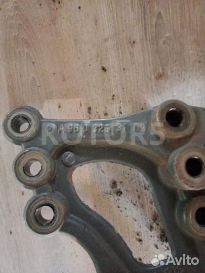 Кронштейн реактивной тяги левый Mercedes-Benz