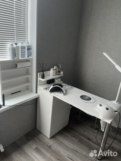 Маникюрный стол