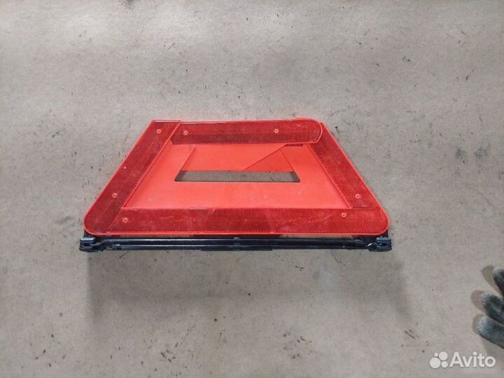 Знак аварийной остановки Audi A6 C6