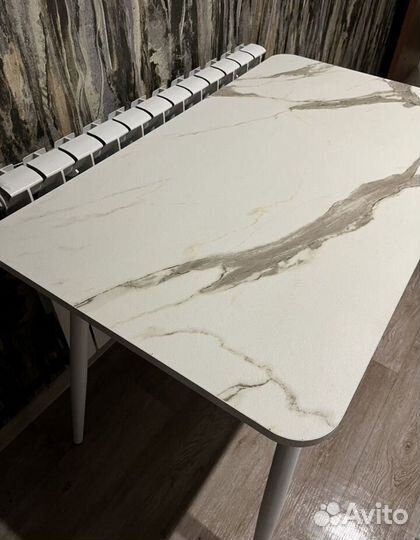 Стол со стульями на кухню