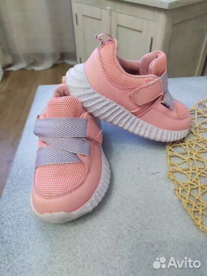 Кроссовки для девочки