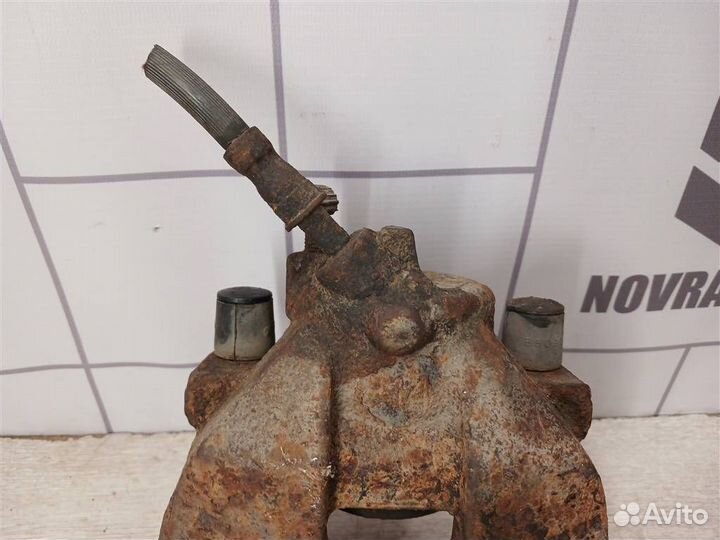 Суппорт передний правый Ford Focus 2 08-11